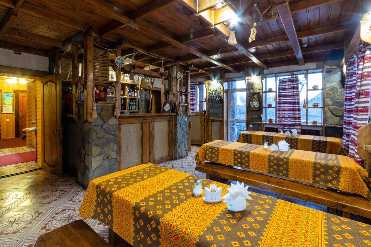 У Мар'Яни І Назара Hotel Yaremche Bagian luar foto