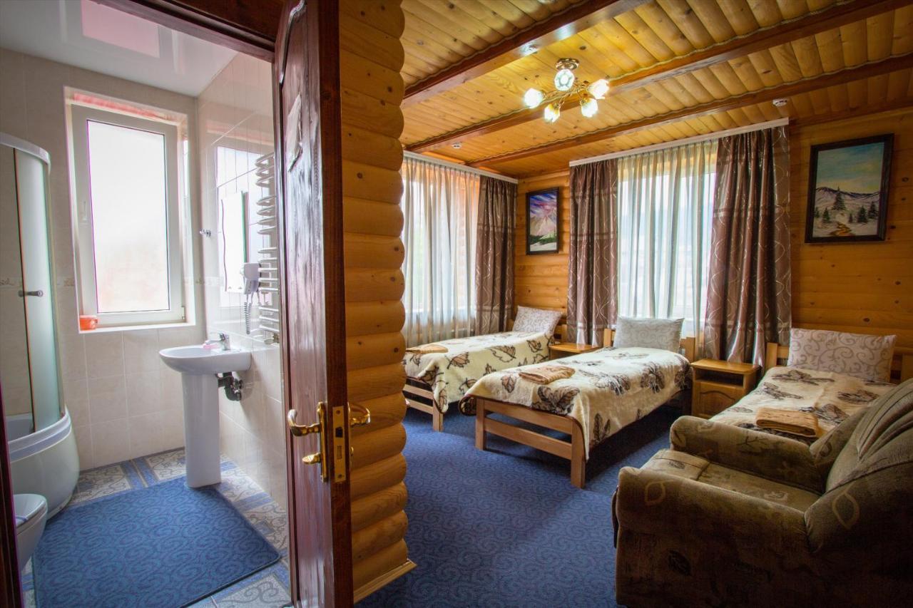 У Мар'Яни І Назара Hotel Yaremche Bagian luar foto