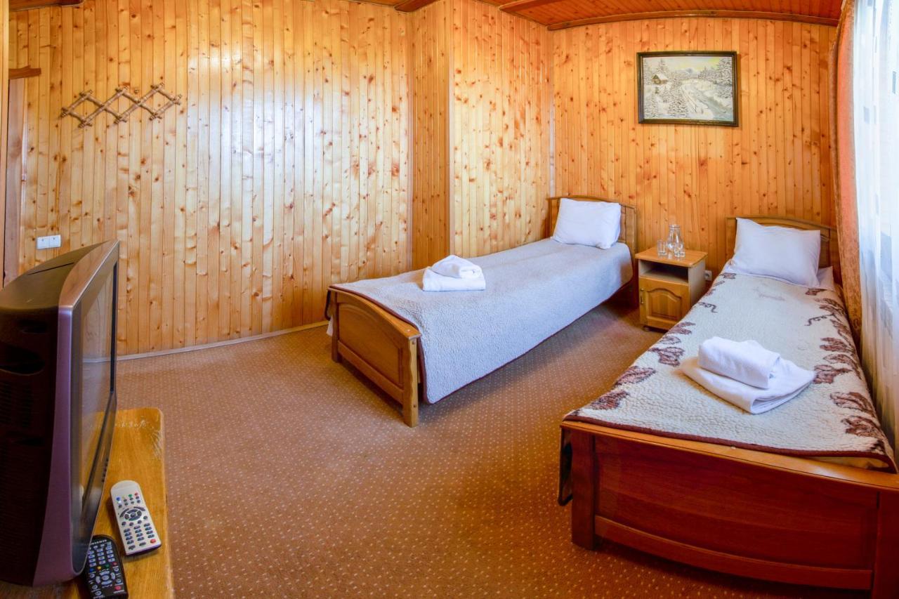 У Мар'Яни І Назара Hotel Yaremche Bagian luar foto