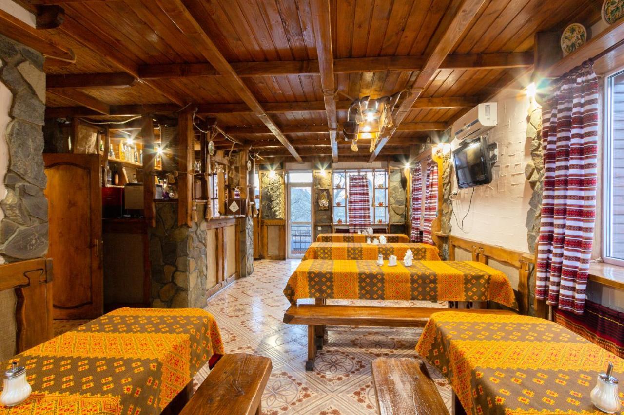 У Мар'Яни І Назара Hotel Yaremche Bagian luar foto