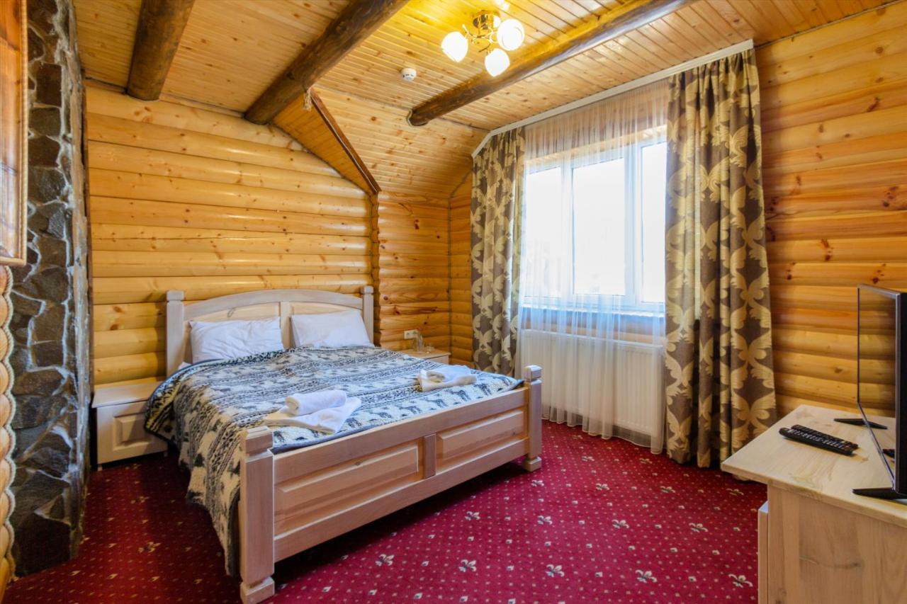 У Мар'Яни І Назара Hotel Yaremche Bagian luar foto