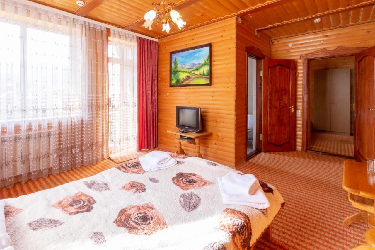 У Мар'Яни І Назара Hotel Yaremche Bagian luar foto