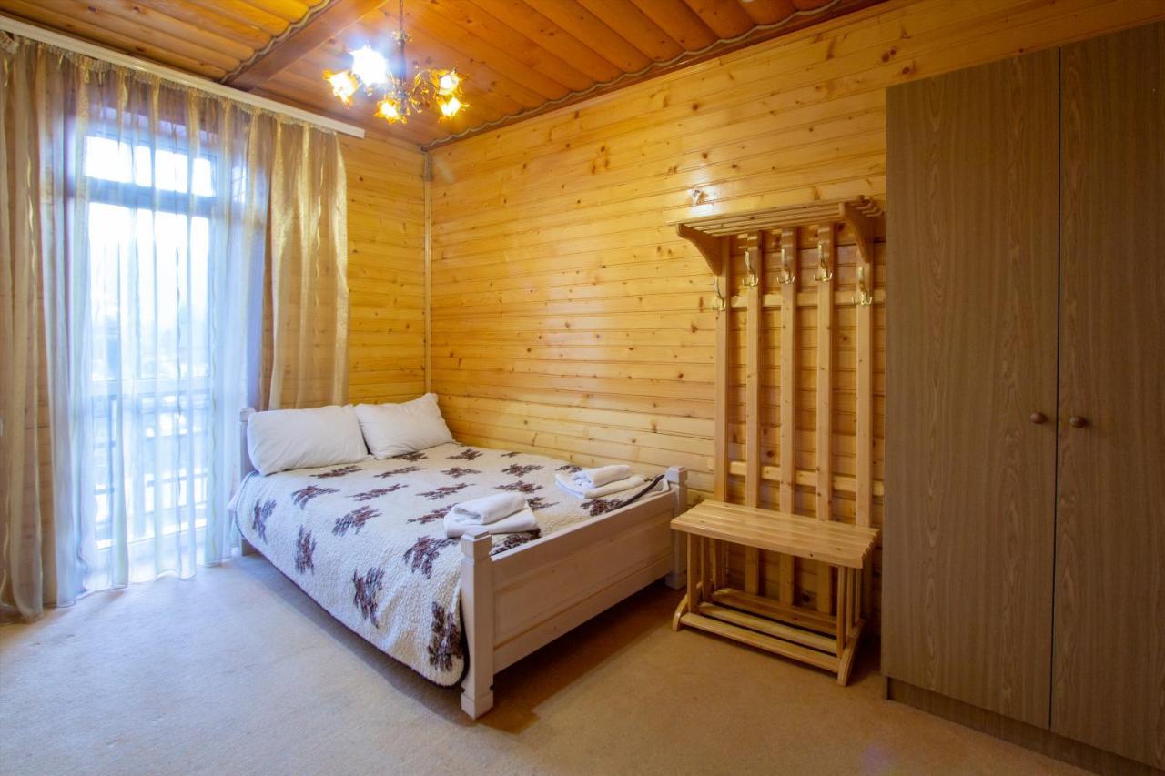 У Мар'Яни І Назара Hotel Yaremche Bagian luar foto
