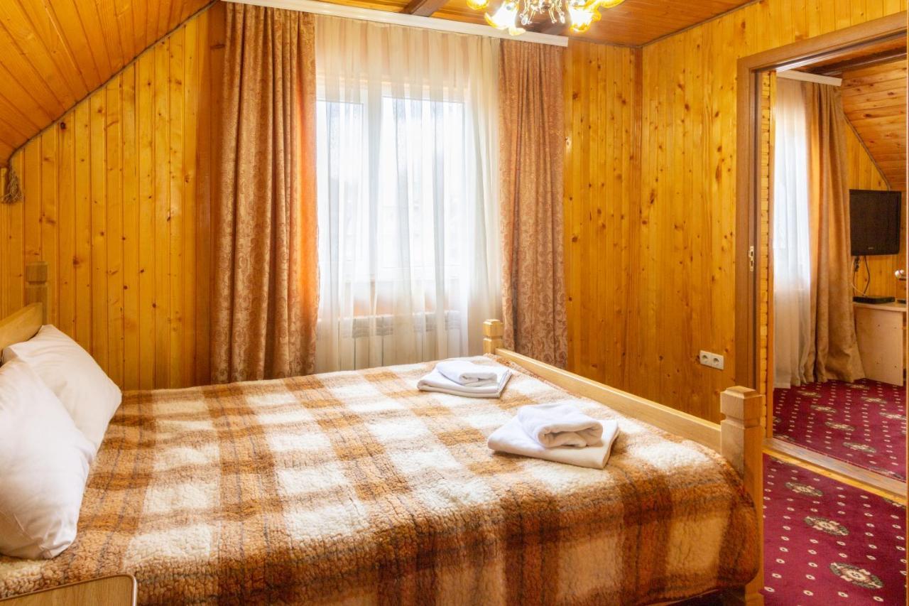 У Мар'Яни І Назара Hotel Yaremche Bagian luar foto