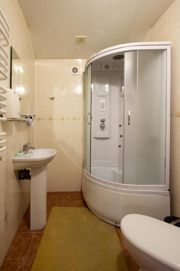 У Мар'Яни І Назара Hotel Yaremche Bagian luar foto
