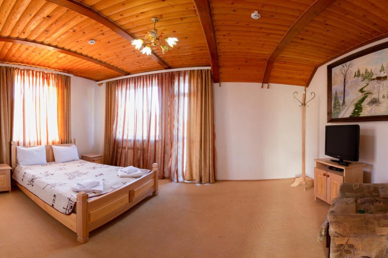 У Мар'Яни І Назара Hotel Yaremche Bagian luar foto