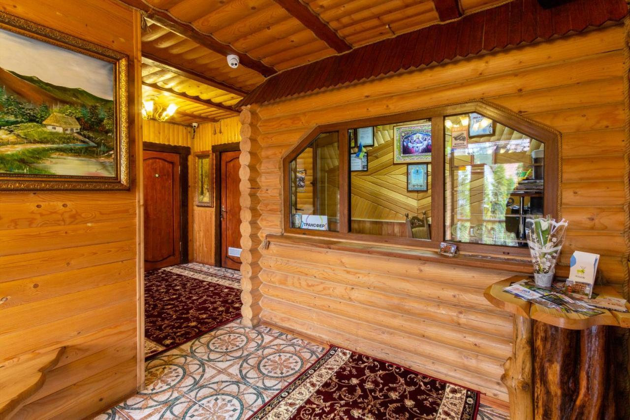 У Мар'Яни І Назара Hotel Yaremche Bagian luar foto