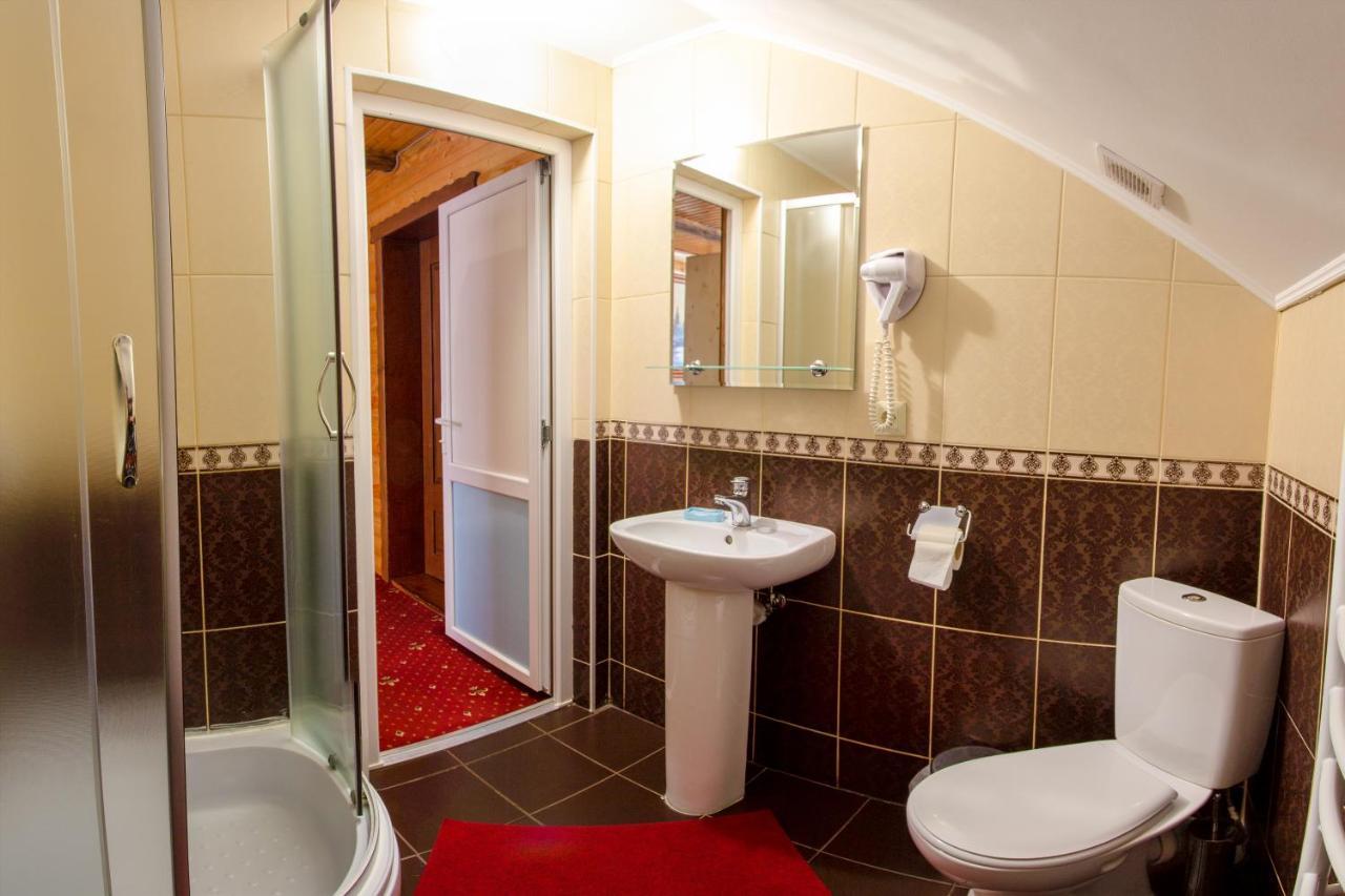 У Мар'Яни І Назара Hotel Yaremche Bagian luar foto
