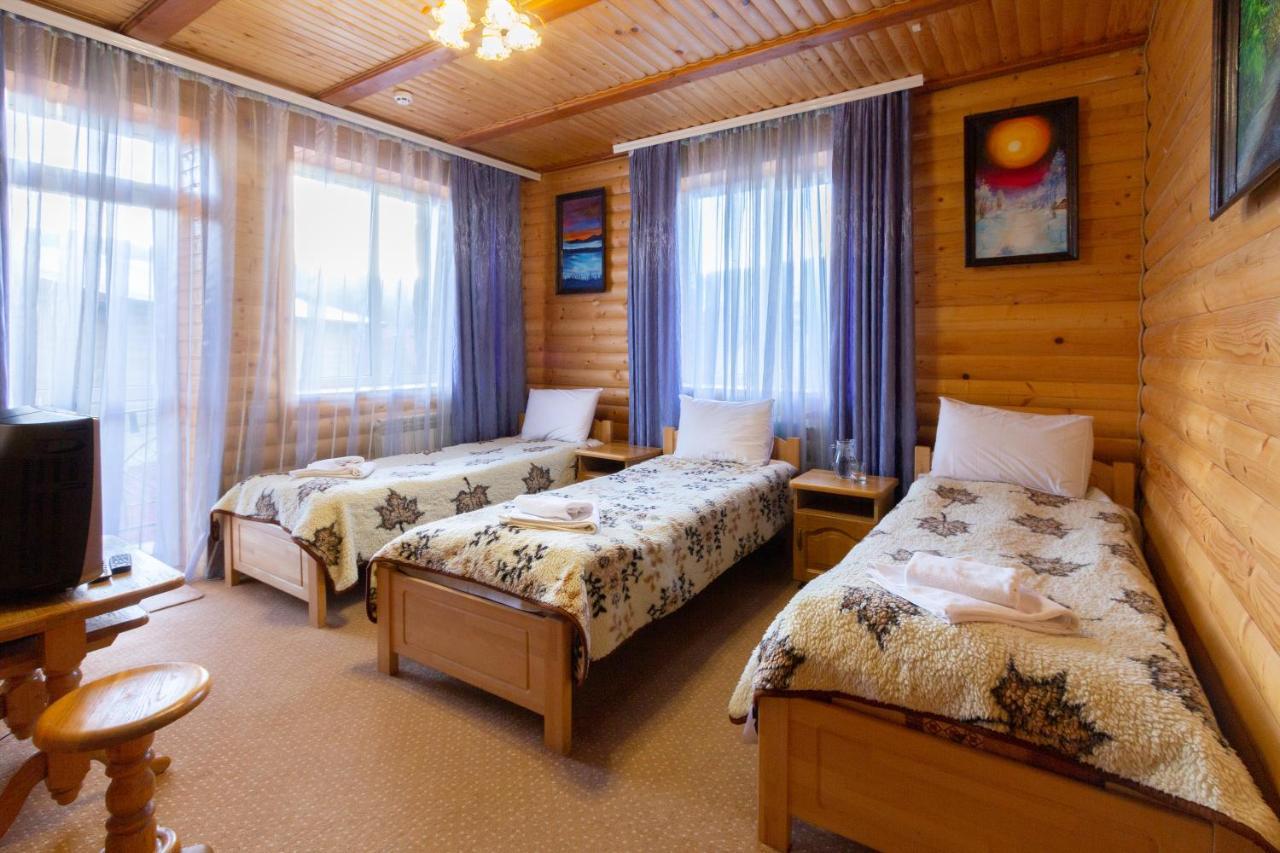 У Мар'Яни І Назара Hotel Yaremche Bagian luar foto