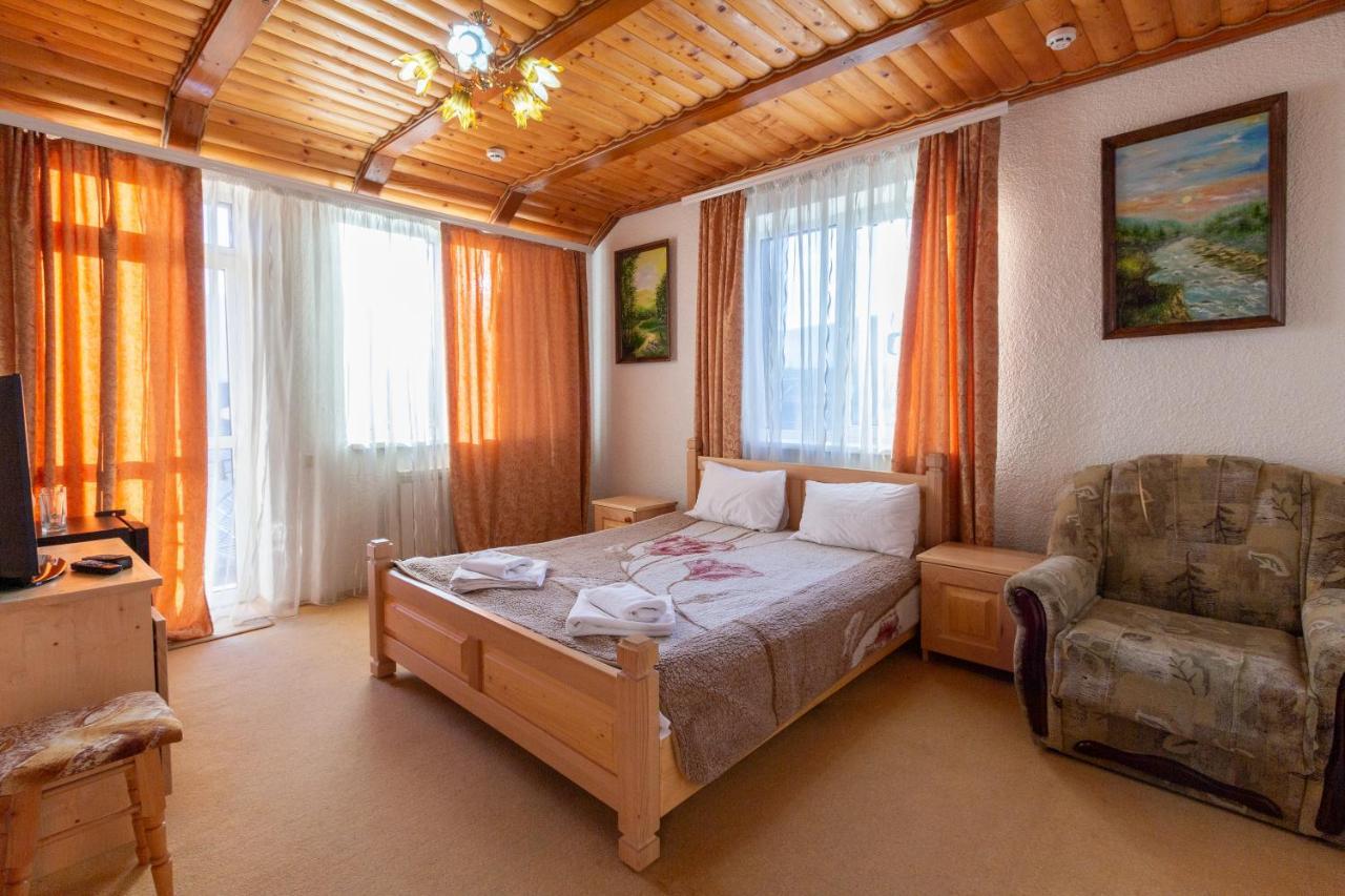У Мар'Яни І Назара Hotel Yaremche Bagian luar foto