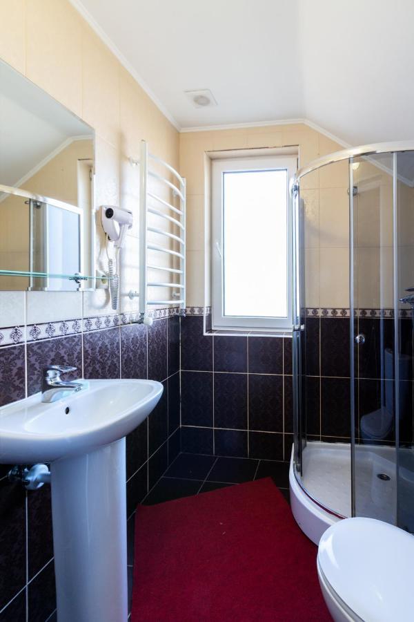 У Мар'Яни І Назара Hotel Yaremche Bagian luar foto