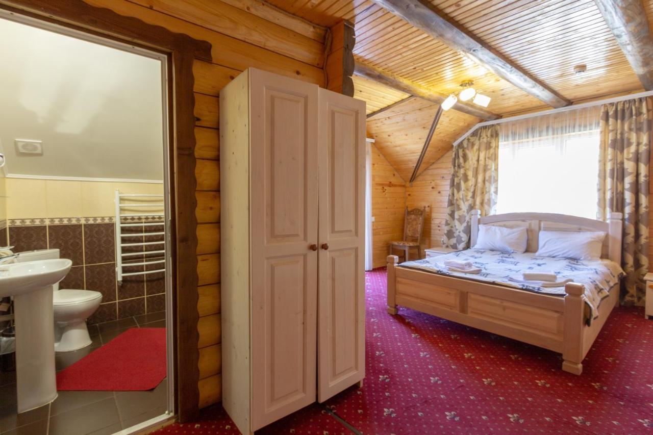 У Мар'Яни І Назара Hotel Yaremche Bagian luar foto