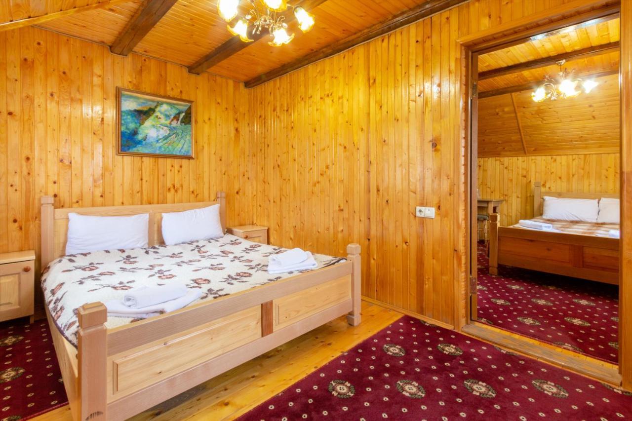 У Мар'Яни І Назара Hotel Yaremche Bagian luar foto