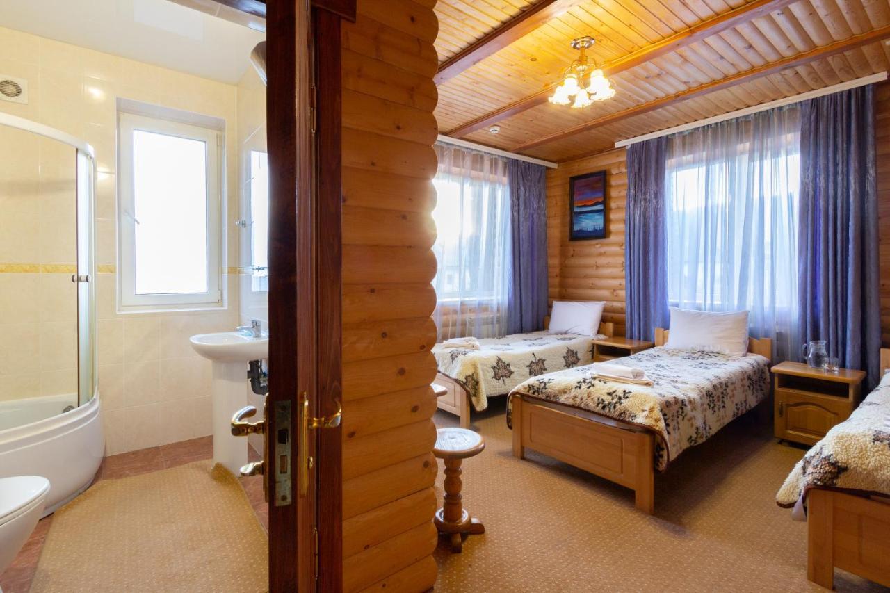 У Мар'Яни І Назара Hotel Yaremche Bagian luar foto