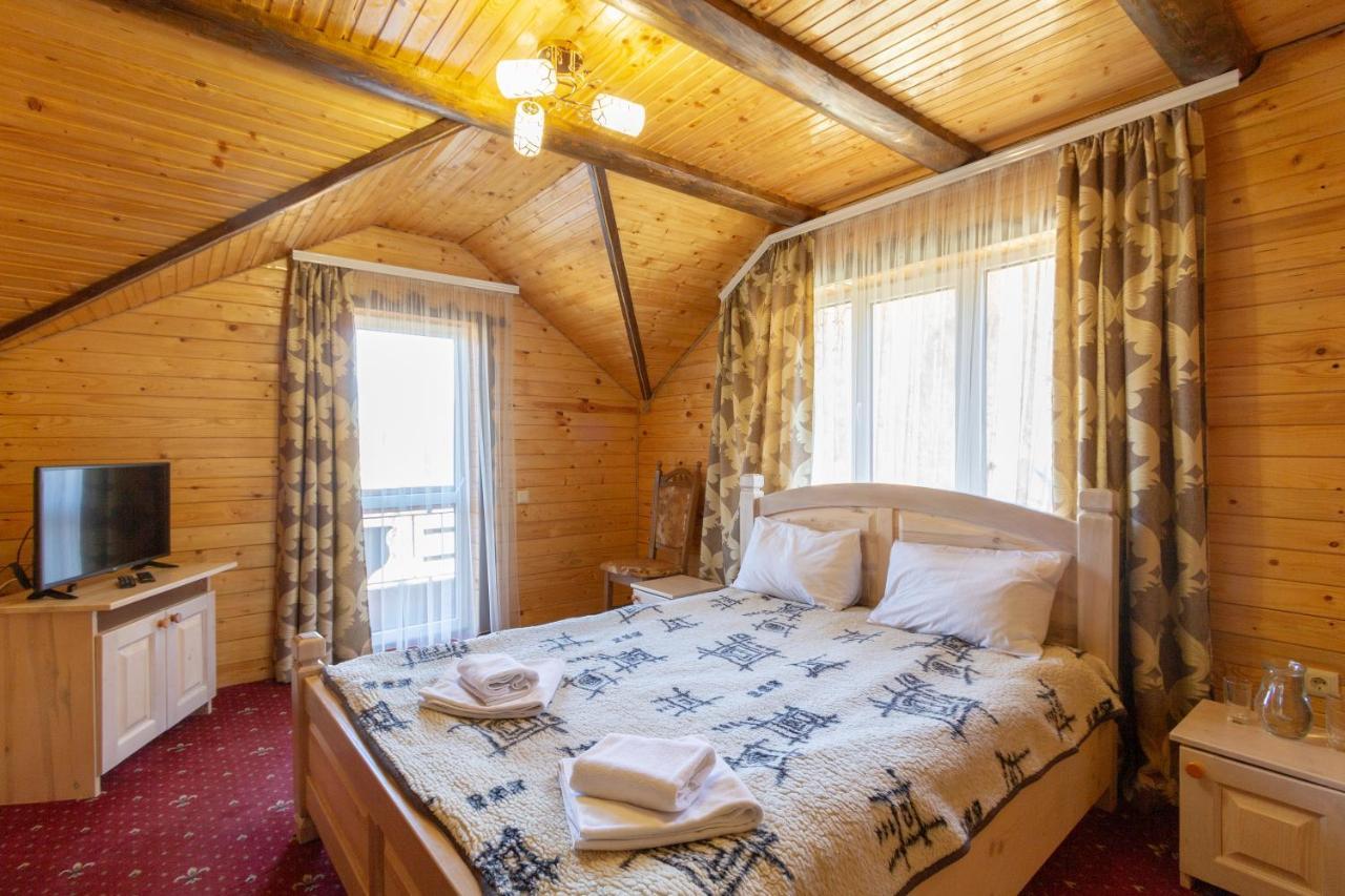 У Мар'Яни І Назара Hotel Yaremche Bagian luar foto